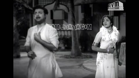 Nilave Ennidam Nerungathe Song Poster
